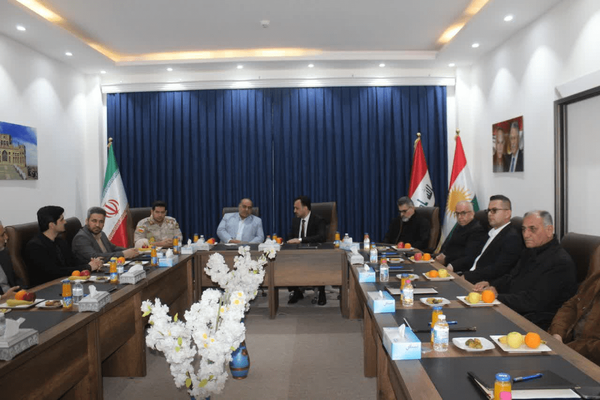 ایران و عراق بر توسعه همکاری‌های تجاری در گذرگاه مرزی پرویزخان تأکید کردند.| ترجمه متون سیاسی | عربی لند